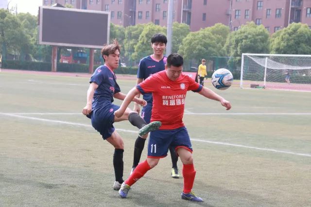 懂球帝惜败：巴萨北京红蓝魂2-1取胜