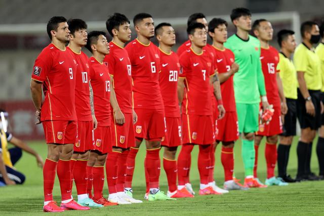 武汉三镇闪电破门上半场1-0领先上海海港
